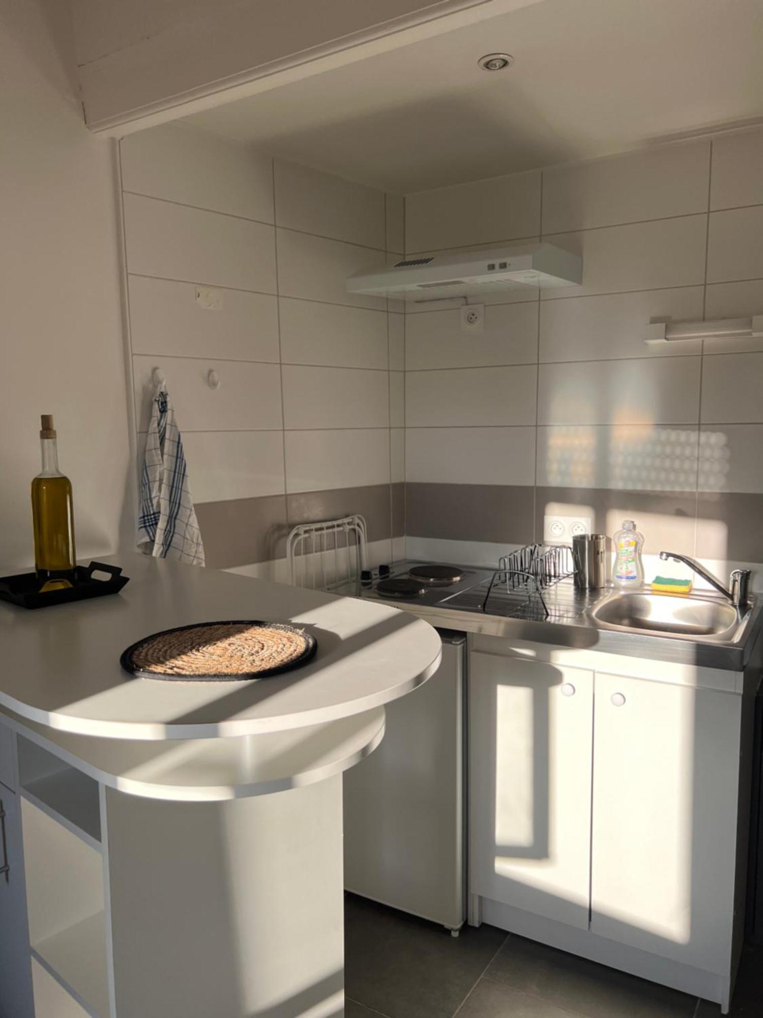 Cosy Studio Hyper Centre Avec Kitchenette & Climatisation Carpentras Ngoại thất bức ảnh